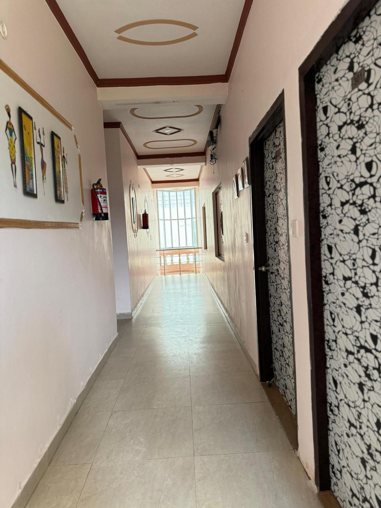 Sattva Cafe And Motel Ришикеш Экстерьер фото
