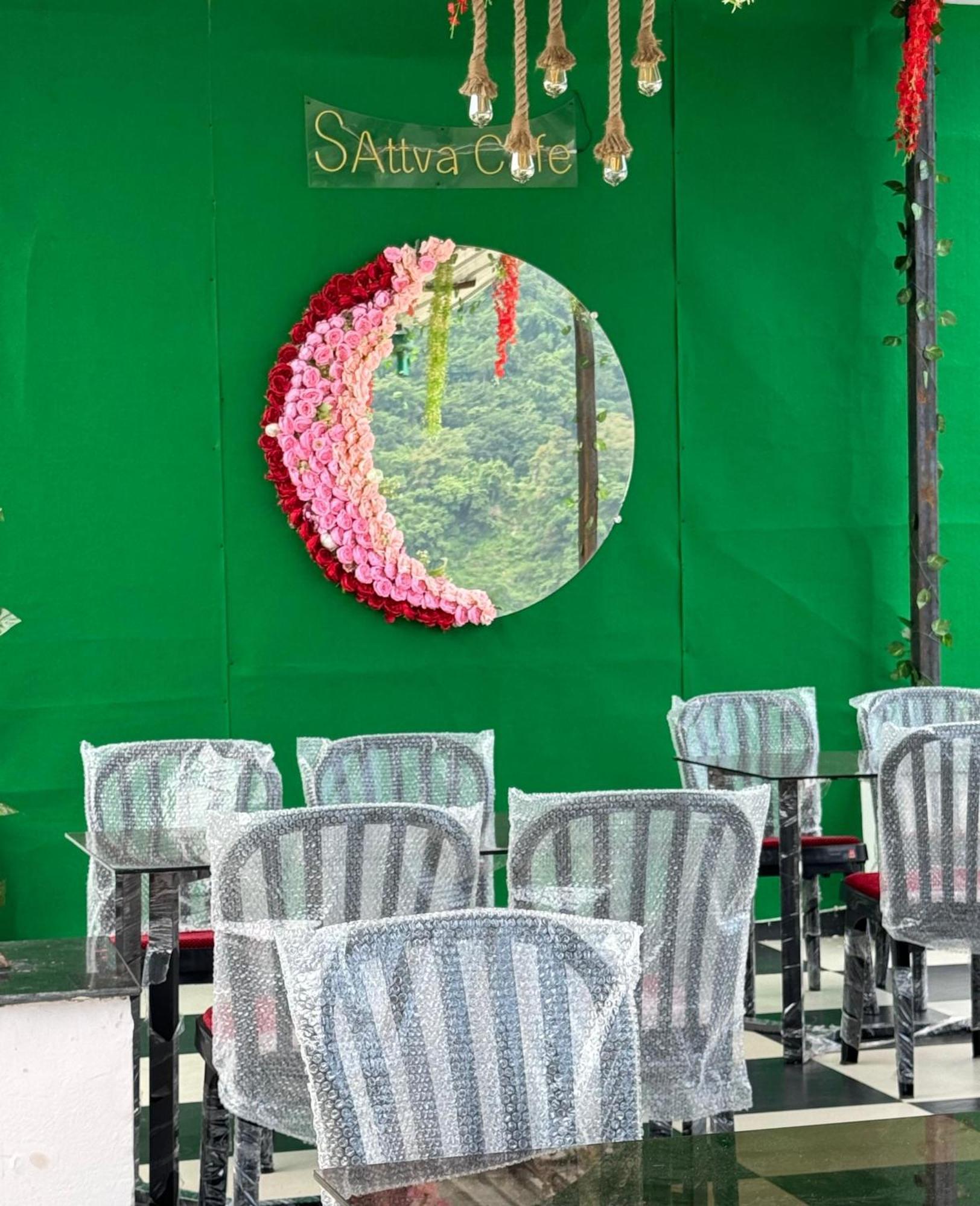 Sattva Cafe And Motel Ришикеш Экстерьер фото