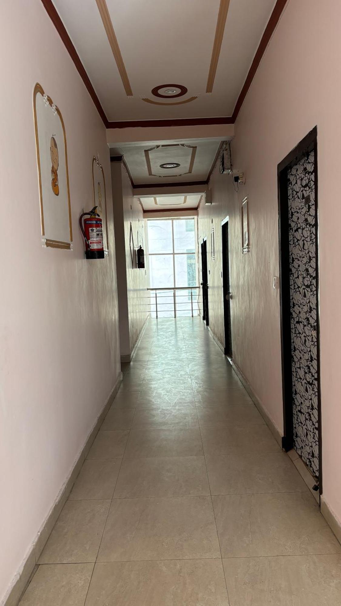 Sattva Cafe And Motel Ришикеш Экстерьер фото