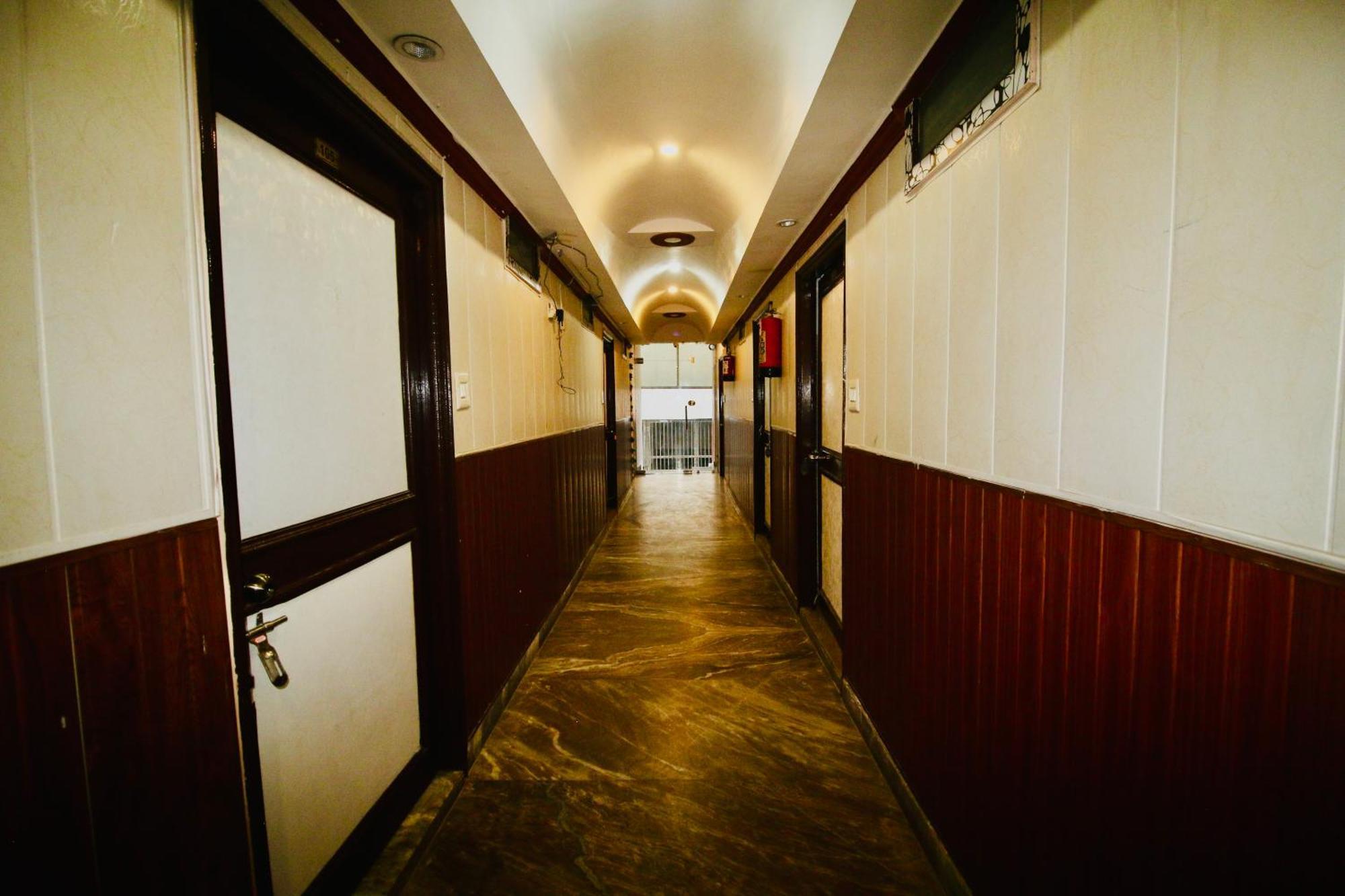 Sattva Cafe And Motel Ришикеш Экстерьер фото